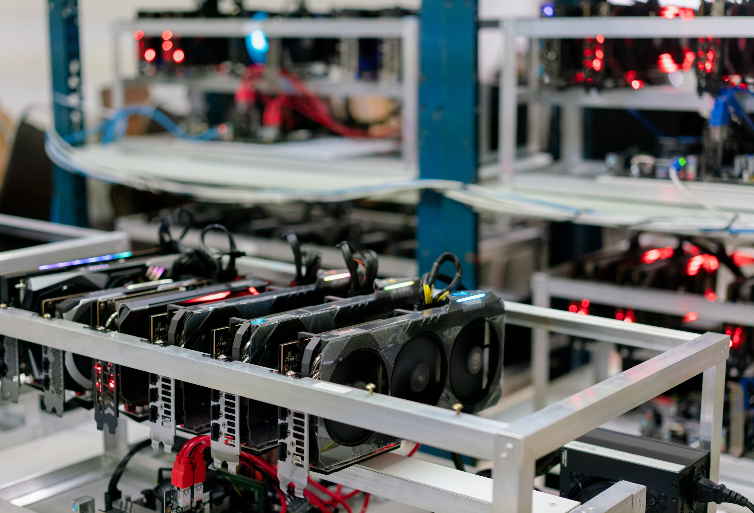 Halving and Bitcoin Mining: 3 things to know before investing in this explosive sector