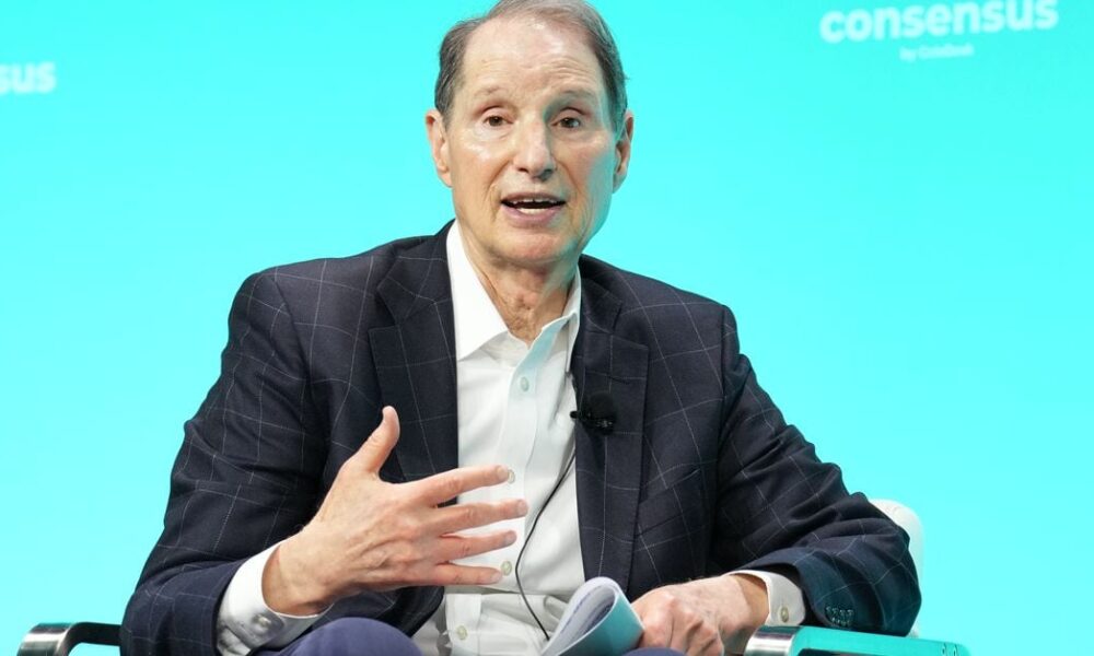 Ron Wyden on FISA Reform and Crypto