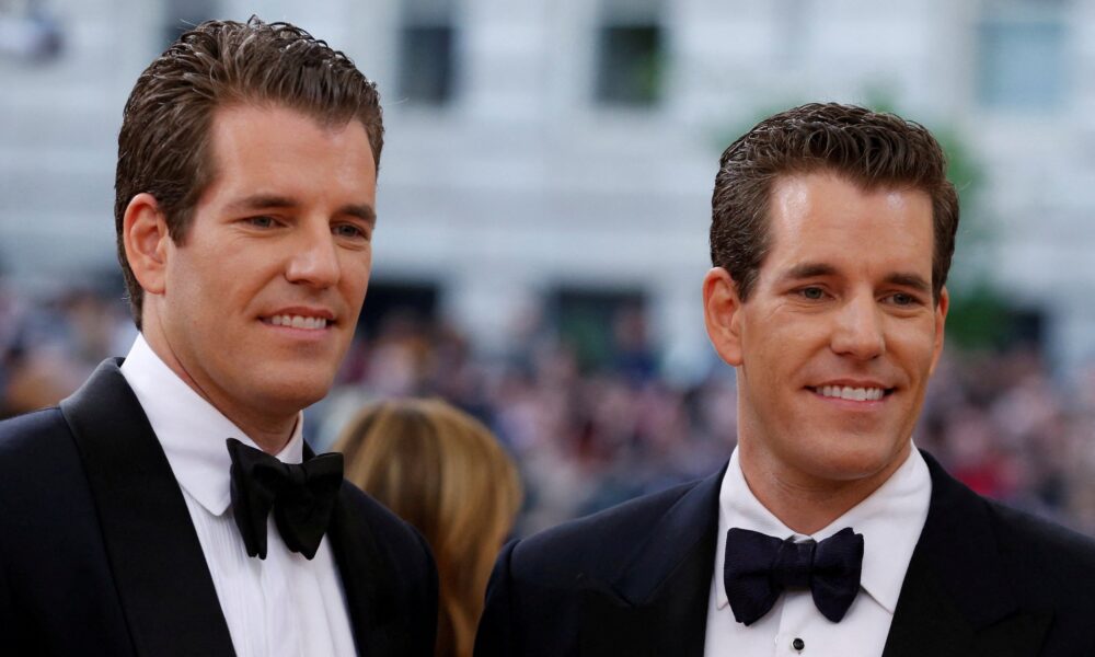 Winklevoss Twins Donate $1M in Bitcoin to Senator Warren's Pro-Crypto Challenger