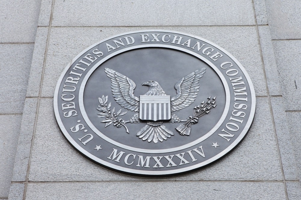 SEC Commissioner Crenshaw faces re-election delay due to cryptocurrency debate